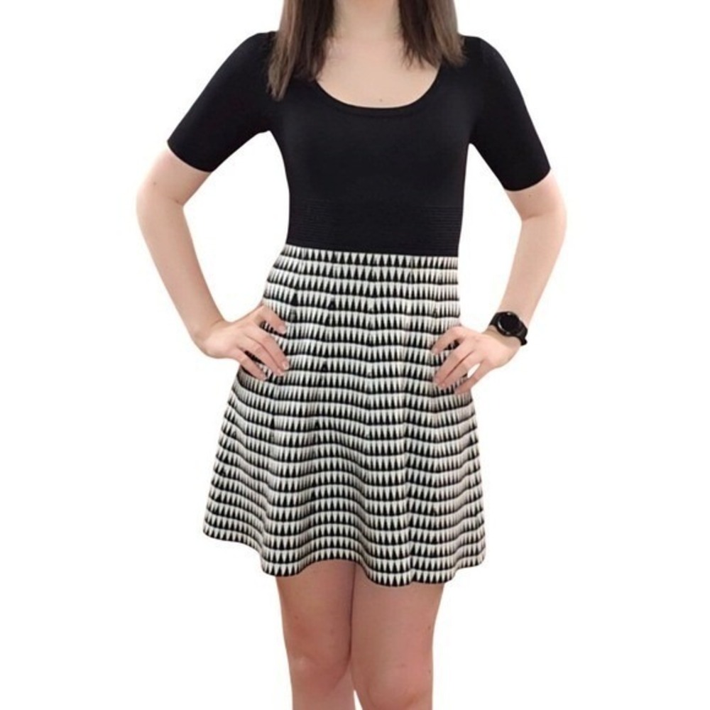 Xhilaration Fit and Flare Dress Womens L Black White Geometric Knit